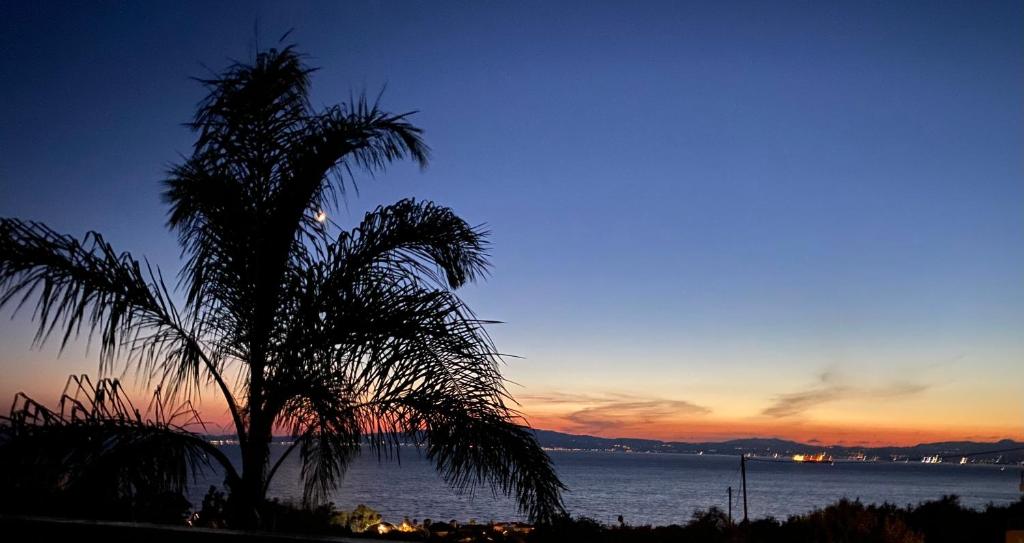 Ηλιοβασίλεμα θέα θάλασσα